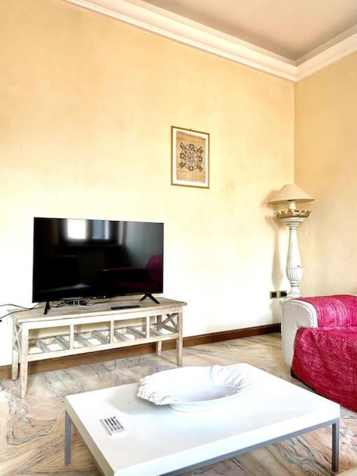 Apartment Under The Basilica Of Sant'Andrea Mantova Exterior photo