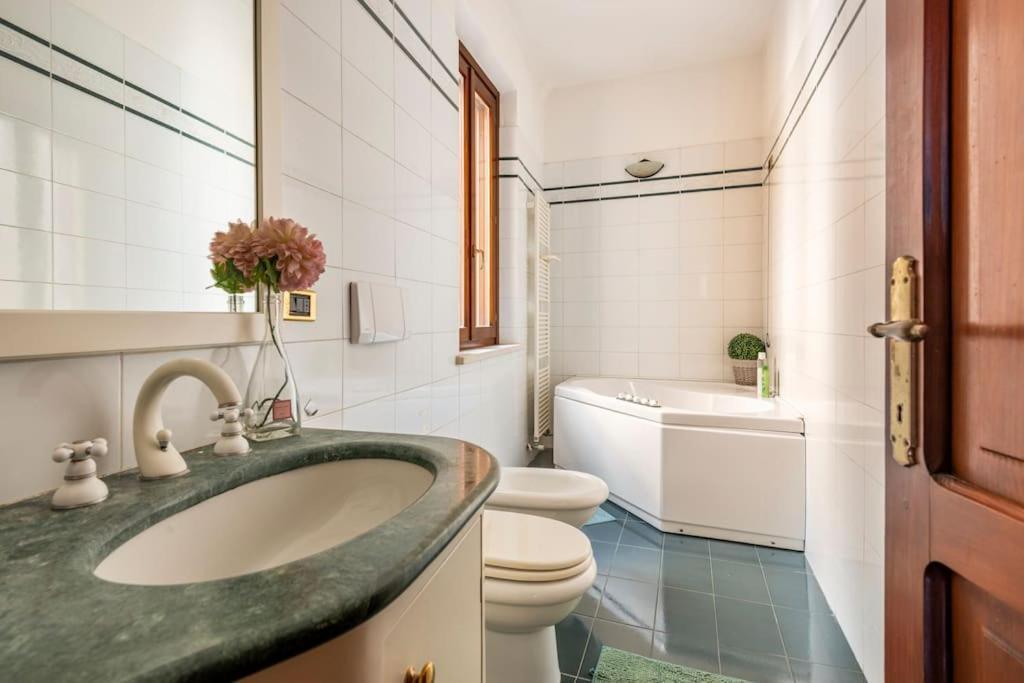 Apartment Under The Basilica Of Sant'Andrea Mantova Exterior photo