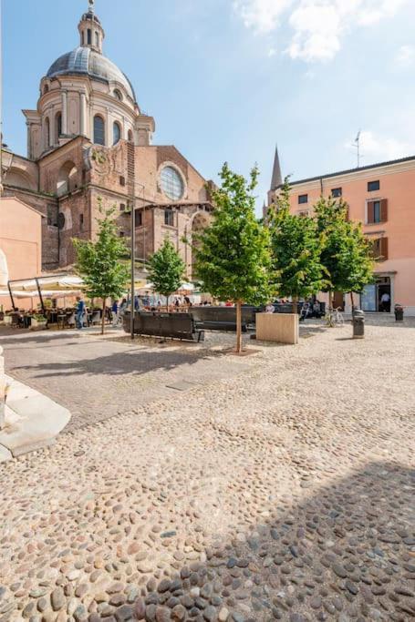 Apartment Under The Basilica Of Sant'Andrea Mantova Exterior photo
